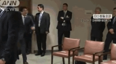 사람이 죽으면 지옥에 가 있던 시다가 마중 나온다는 이야기를 좋아한다 gif